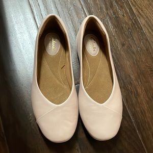 Clarks artisan leather Flat